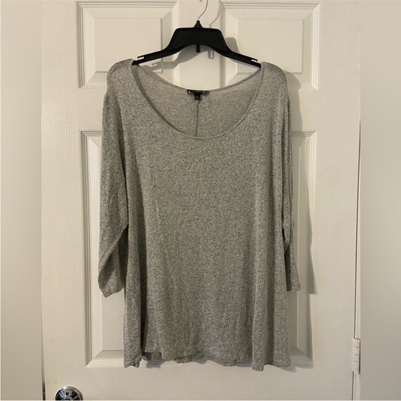 Plus size‎ gray top - Picture 1 of 4
